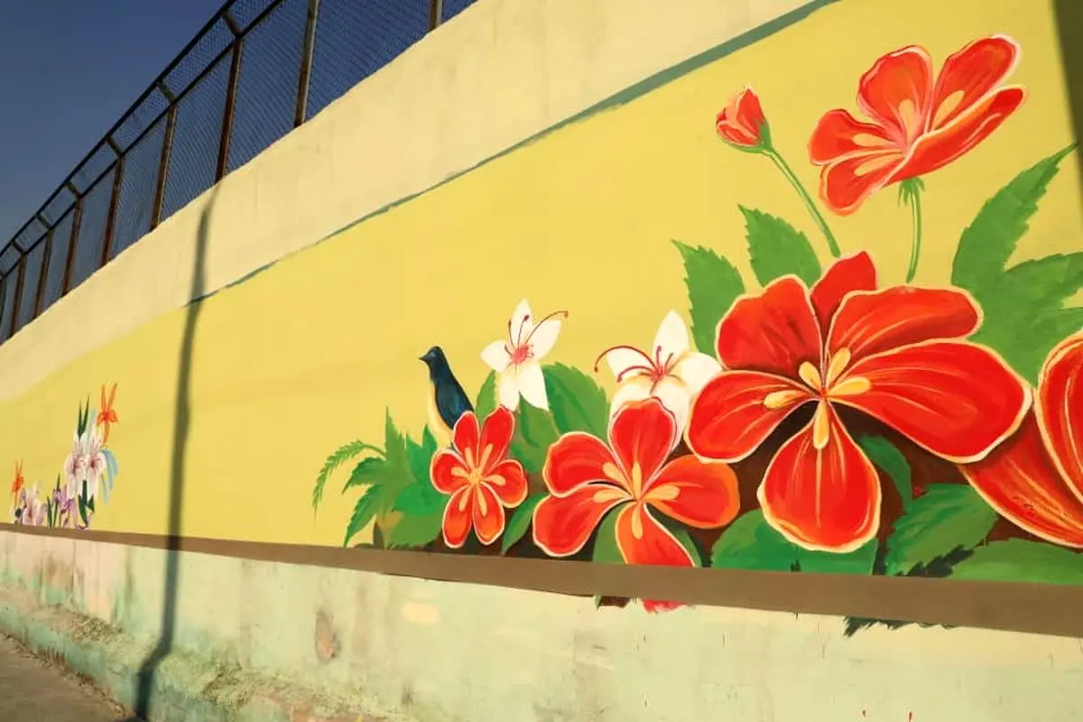 آشنایی با نقاشی دیواری با موضوع گل و گلدان